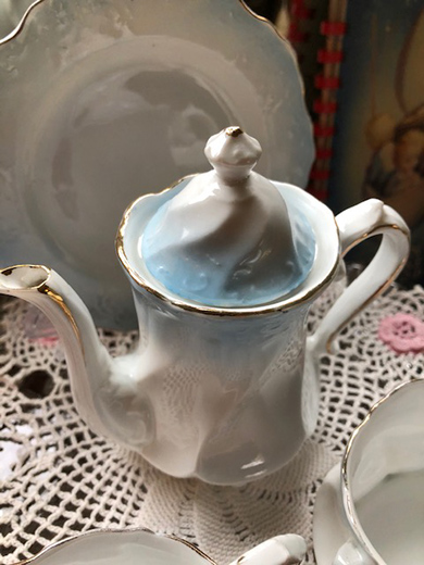 Child's porcelain tea set