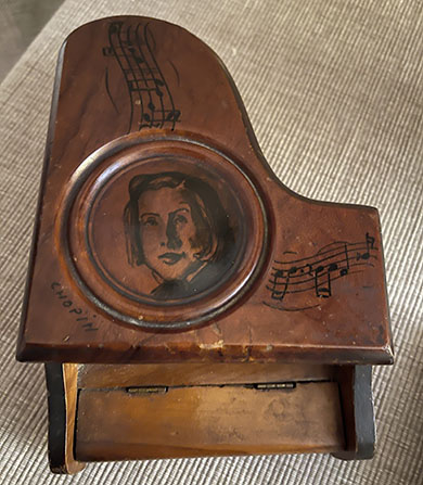 Wooden piano-shaped music box