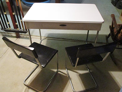 Mutschler post-World War II Modernist table and chairs